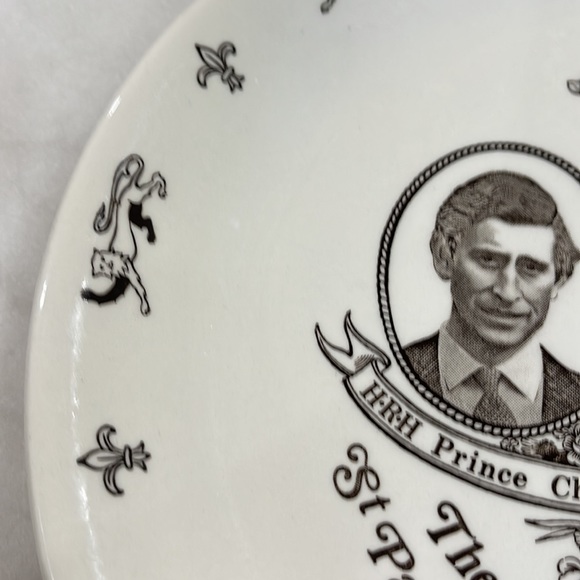Royal Commemorative Plate - Picture 8 of 10